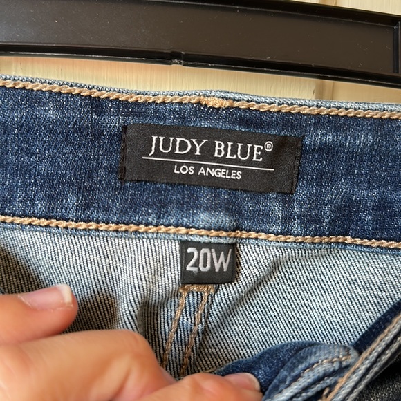 Judy Blue Skinny Fit Capri Size 20w LIKE NEW! - Picture 2 of 4